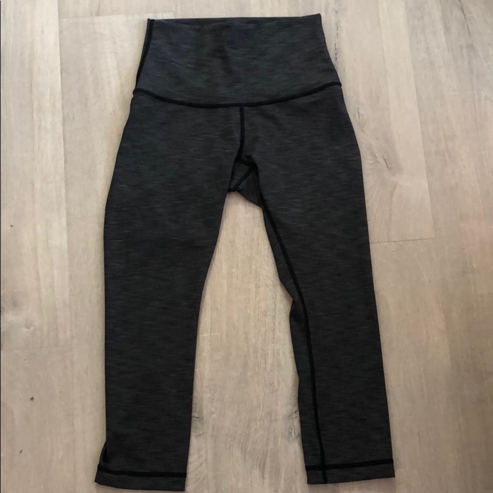 Lululemon size 6: Grey Wunder Under Crop 21”